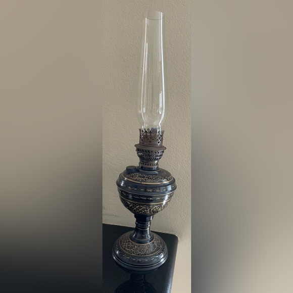 Antique vases and lanterns 3 piece set - Picture 9 of 10